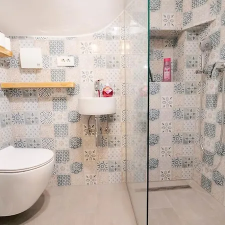 Apartma Jerry's Old Town Garden