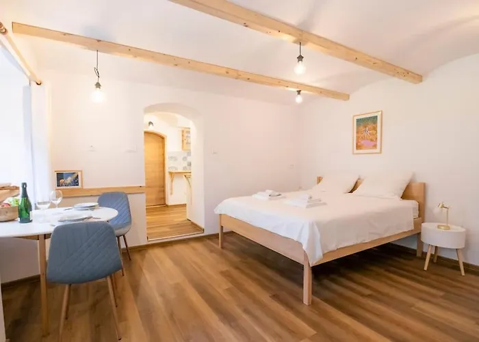 Jerry's Old Town Garden Apartment *