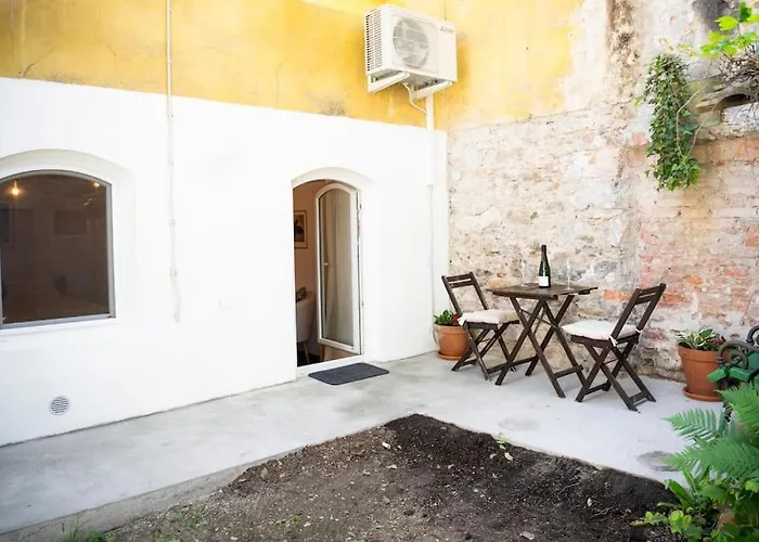 Jerry's Old Town Garden Apartment *